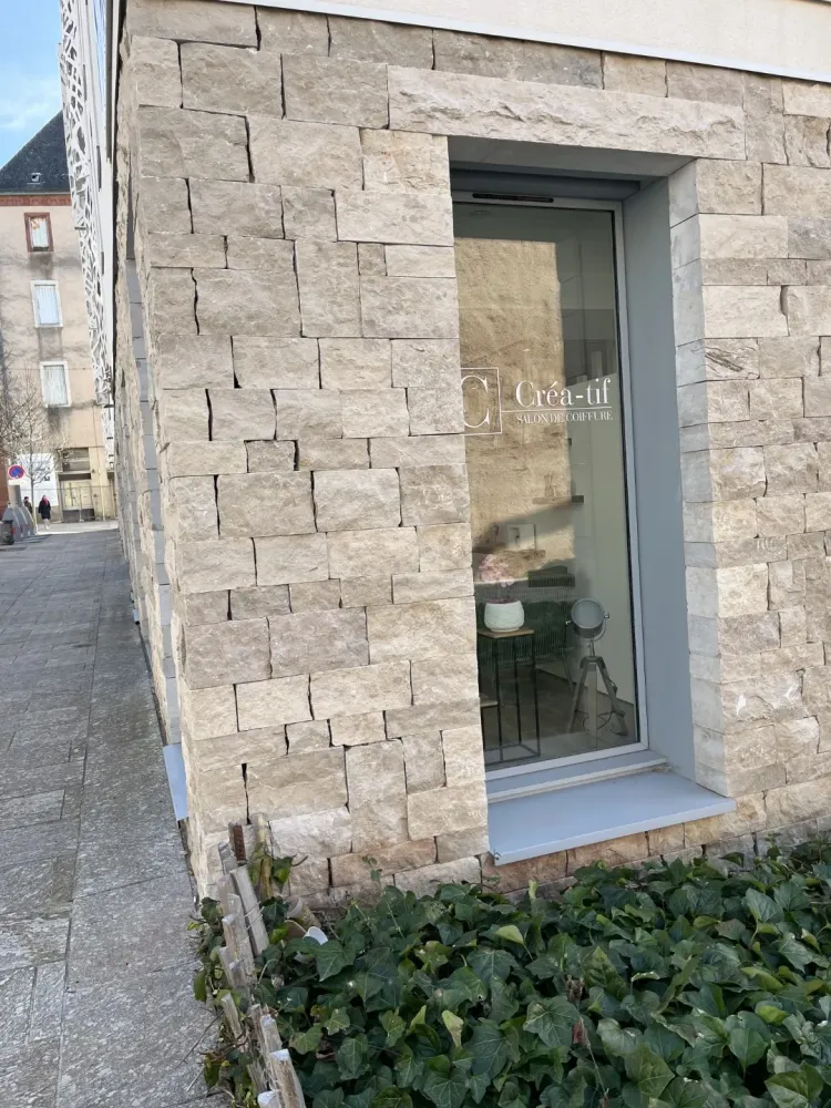 salon-coiffure-extérieur-fenetrewebp