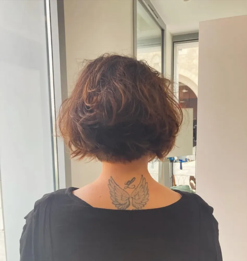 Coupe-femme-boucles-chatain